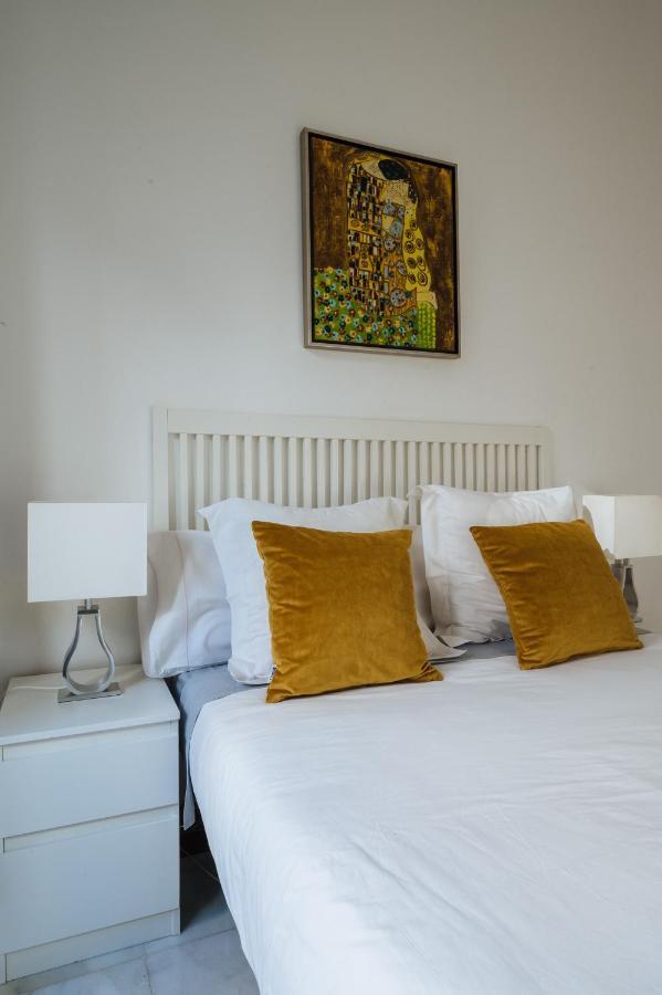 Apartamento De Lujo Junto A La Catedral Seville Luaran gambar